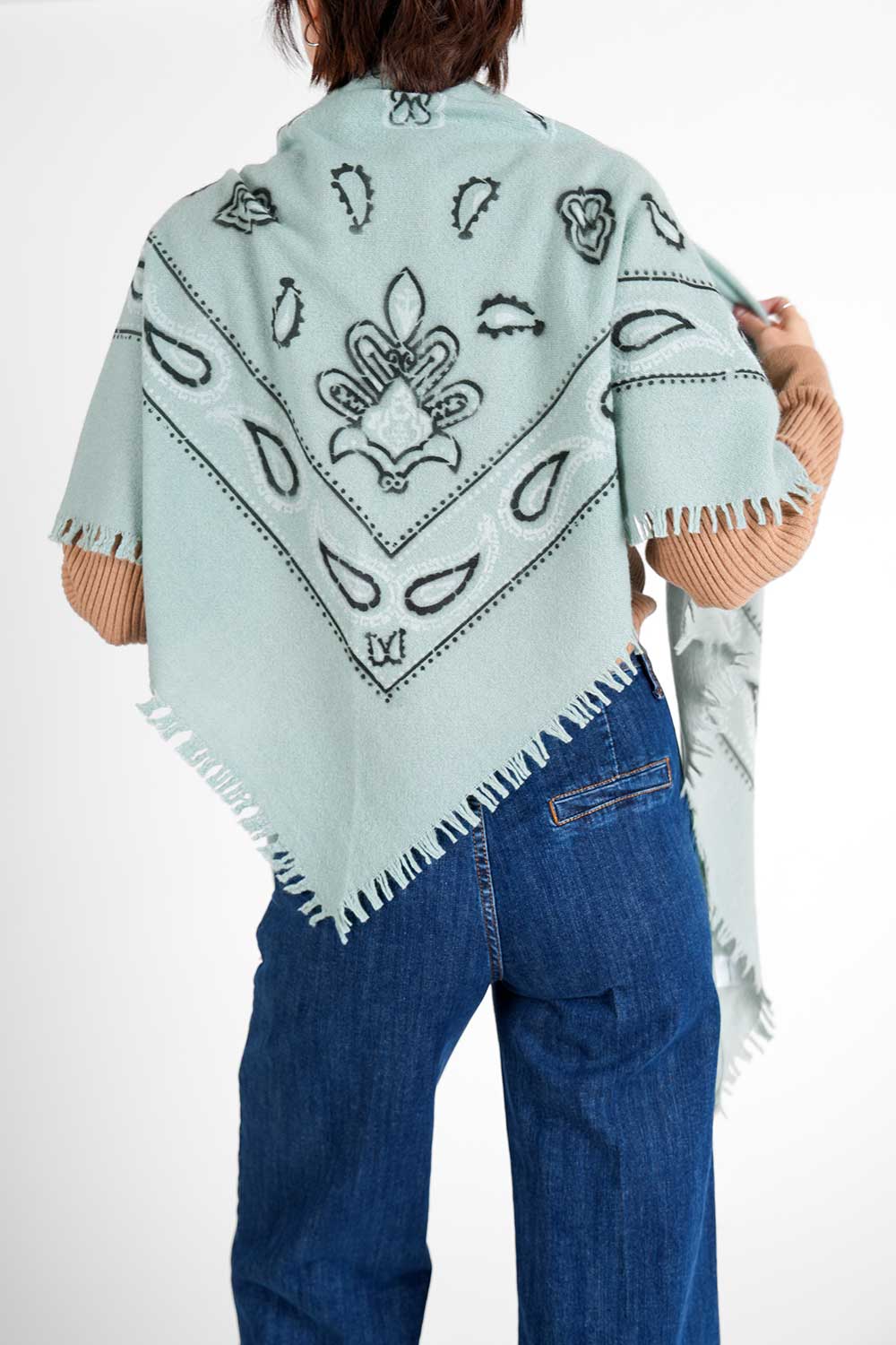 Quemila Stola - sage