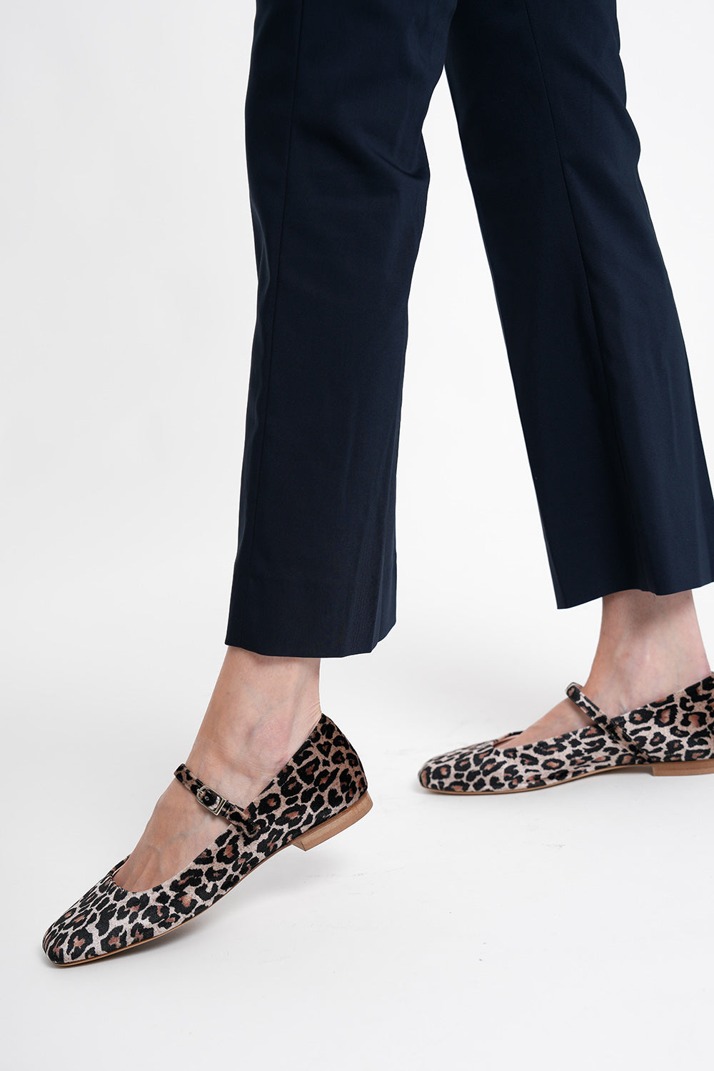 Zulu Velvet Shoe - leo